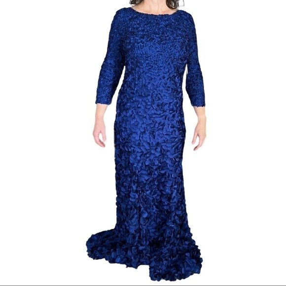NWT Theia Couture Petal Embellished Designer Boatneck Floor Length Gown Size 8 - Picture 11 of 15